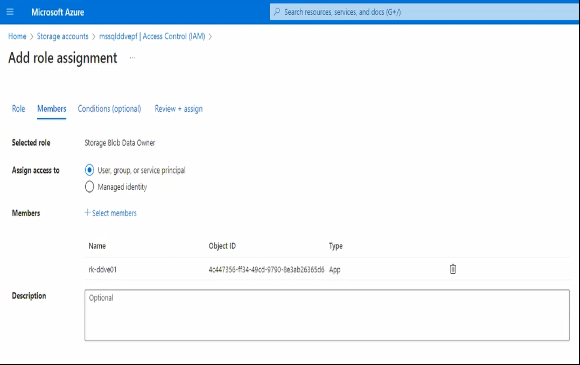 This figure shows the entries in a role assignment window.